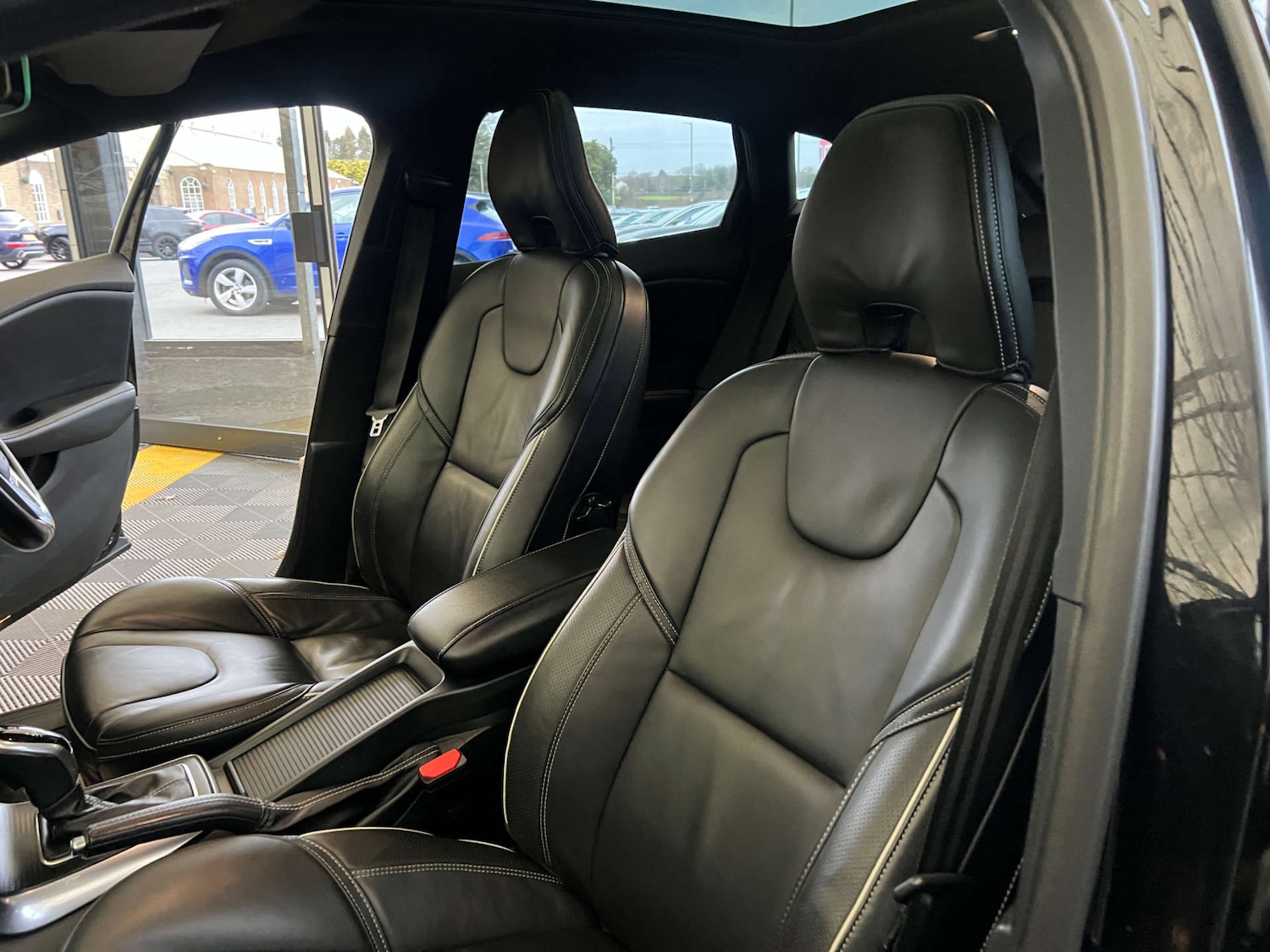 Used Volvo V40 2017 for sale - 77073374: Photo 27