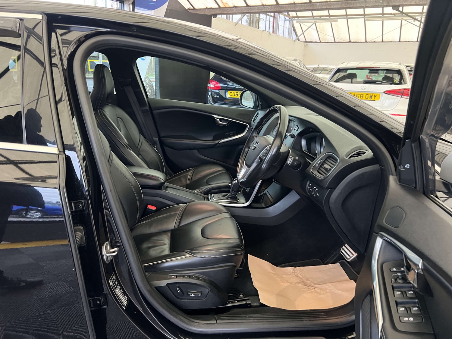 Used Volvo V40 2017 for sale - 77073374: Photo 9