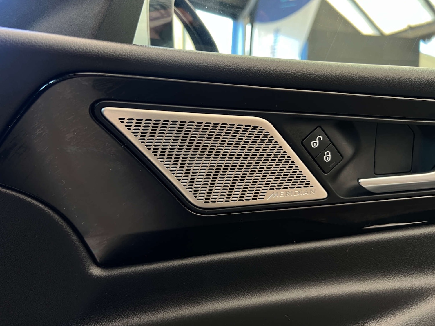 Used Jaguar XE 2019 for sale - 77750343: Photo 15