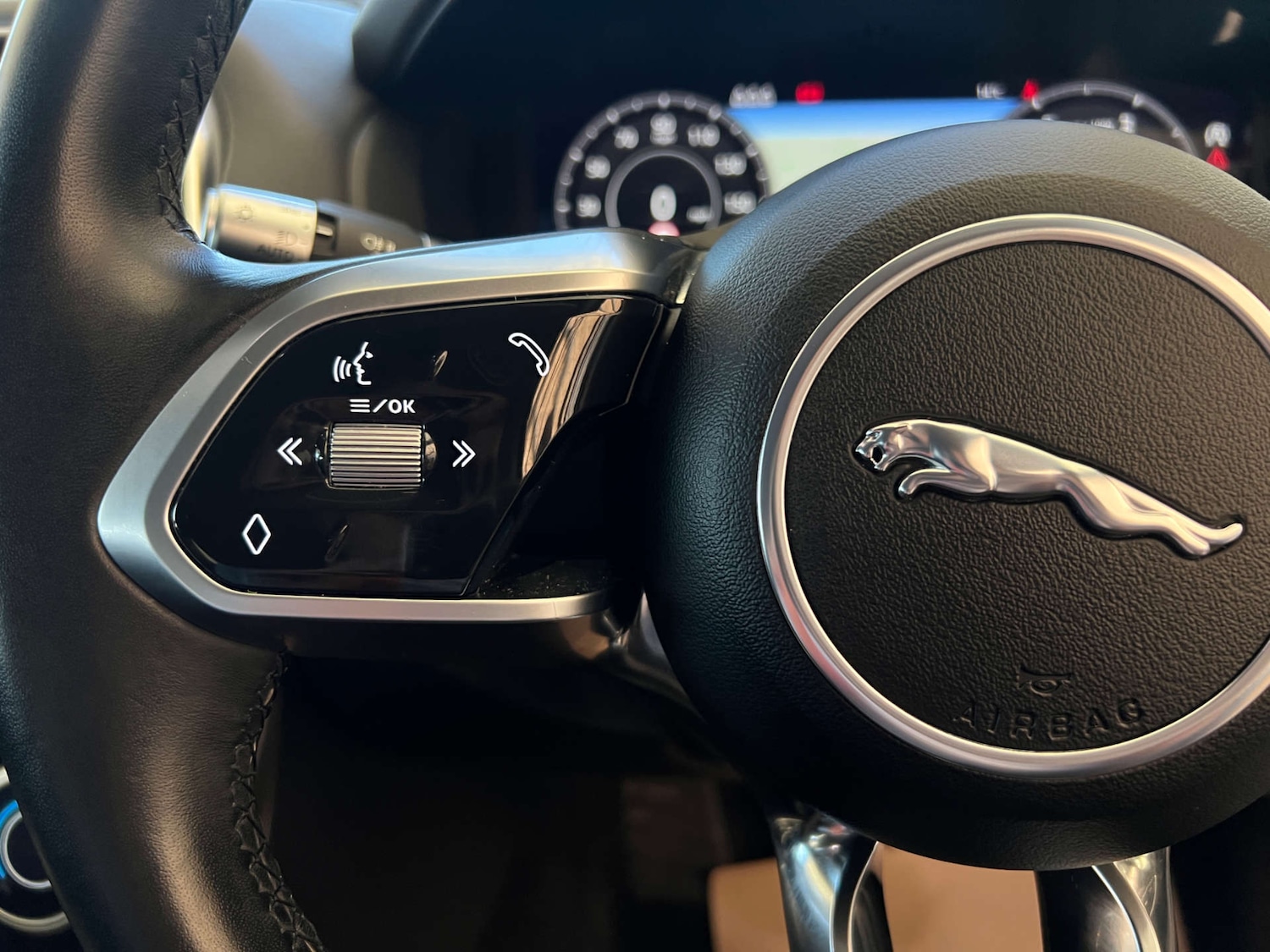 Used Jaguar XE 2019 for sale - 77750343: Photo 16