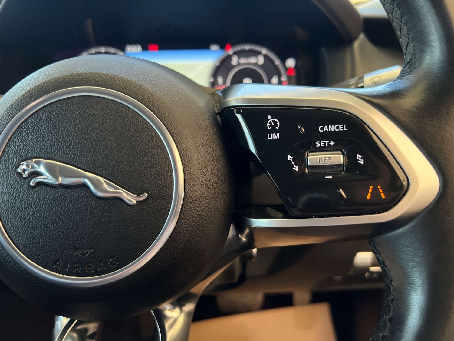 Used Jaguar XE 2019 for sale - 77750343: Photo 17