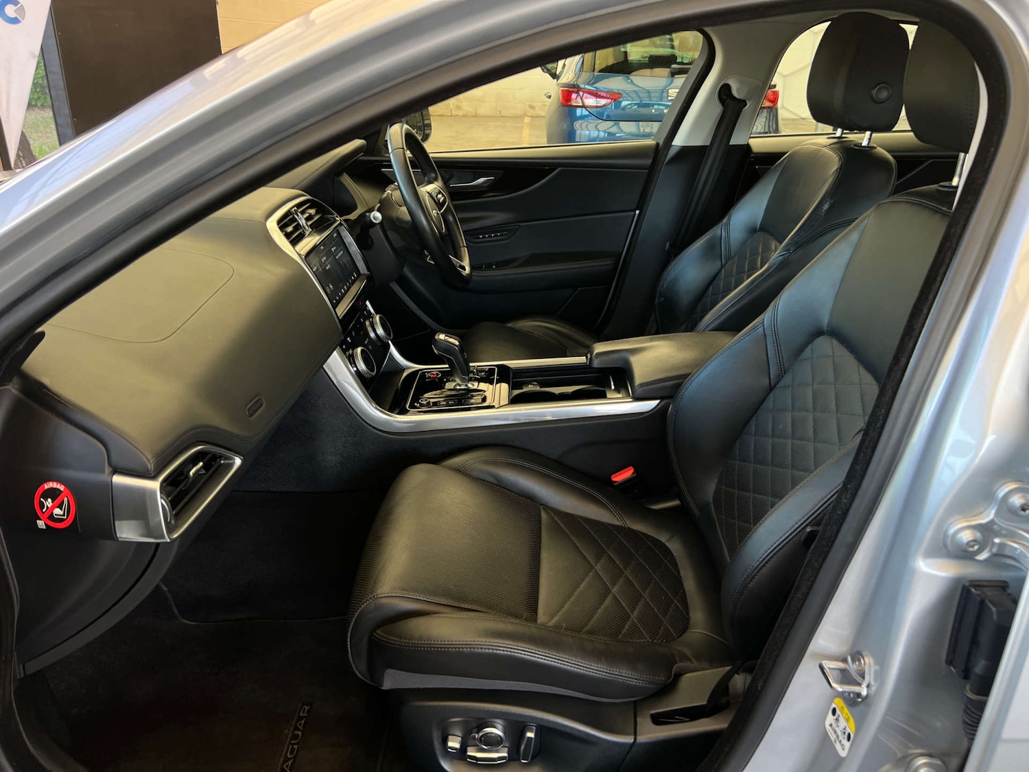 Used Jaguar XE 2019 for sale - 77750343: Photo 26