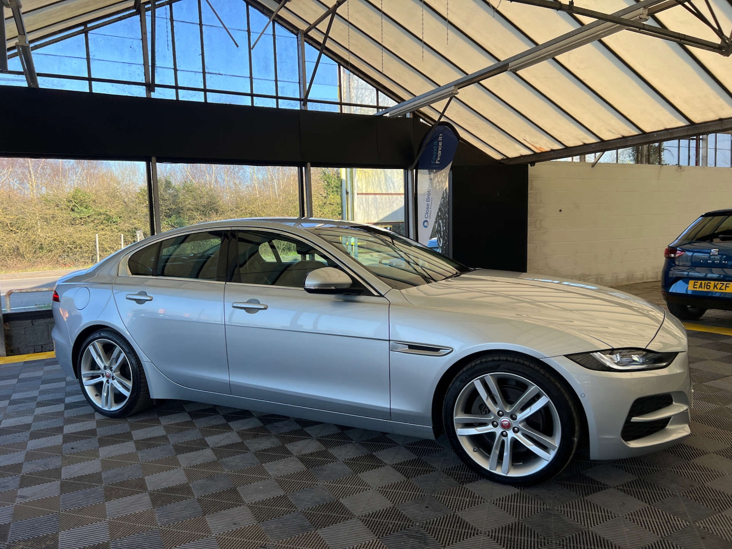 Used Jaguar XE 2019 for sale - 77750343: Photo 3