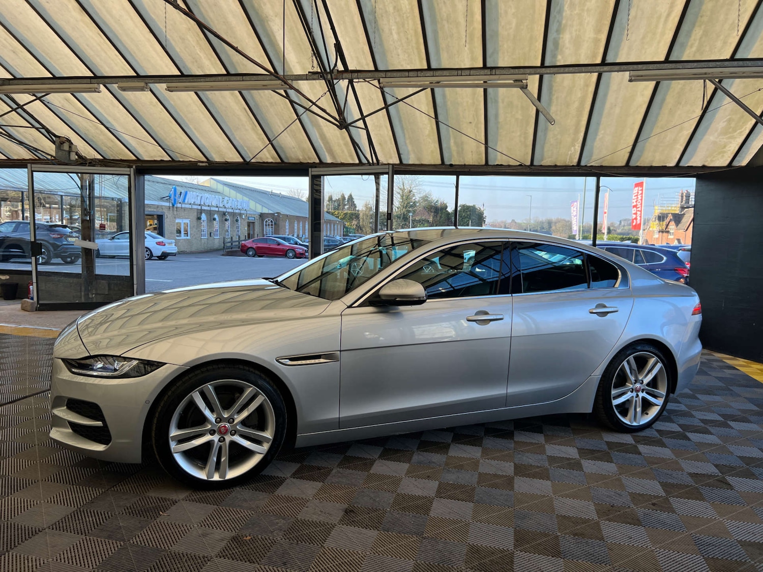 Used Jaguar XE 2019 for sale - 77750343: Photo 5