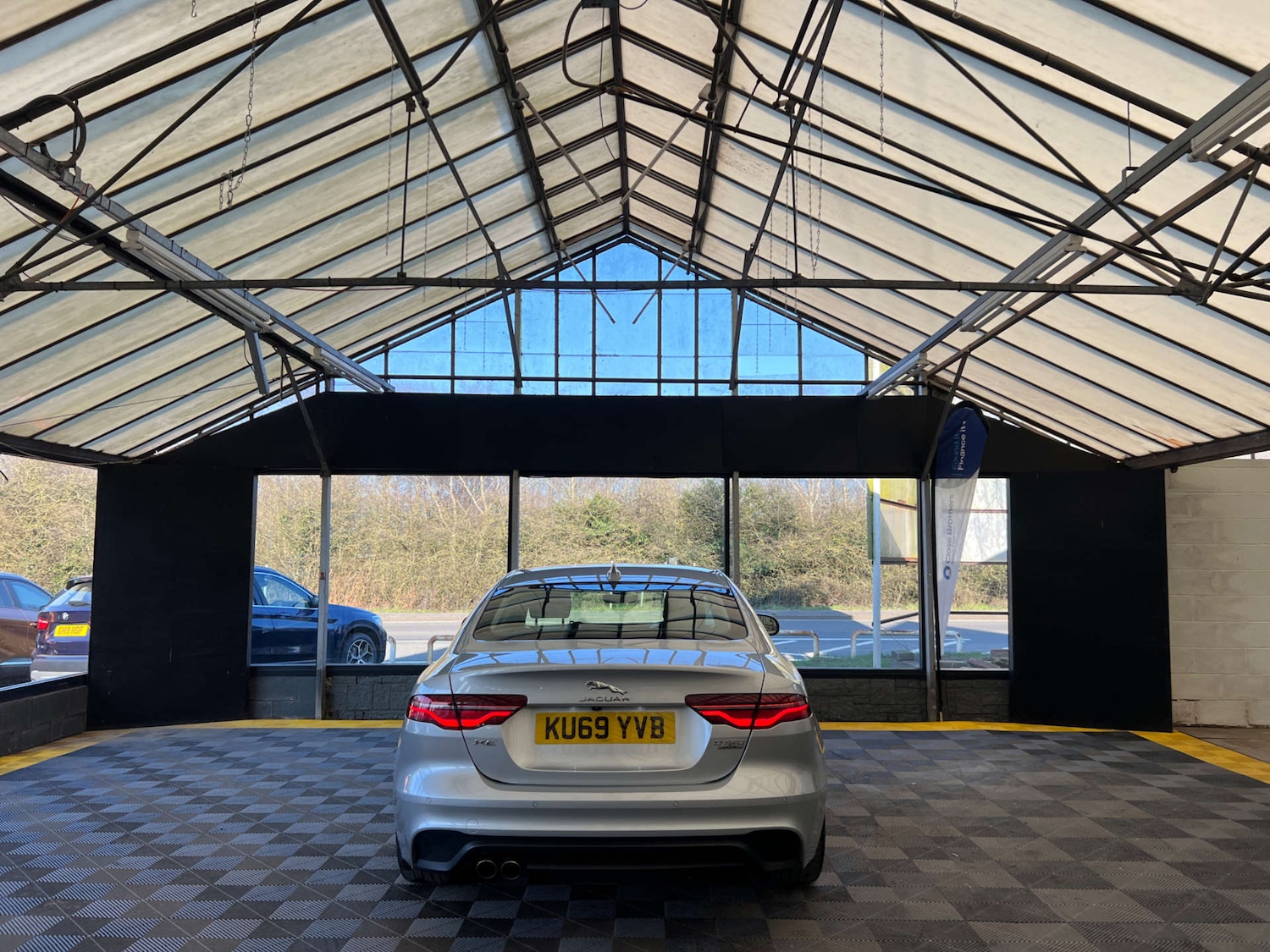 Used Jaguar XE 2019 for sale - 77750343: Photo 8