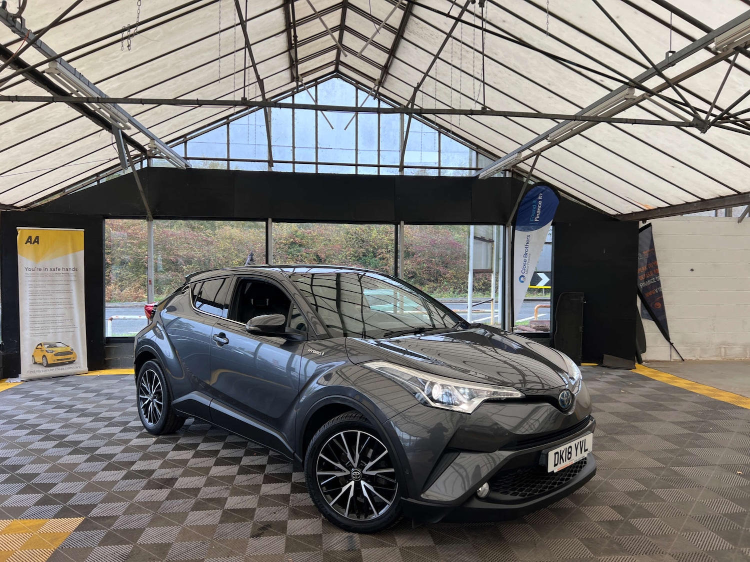 Used Toyota C-HR 2018 for sale - 76601669: Photo 1