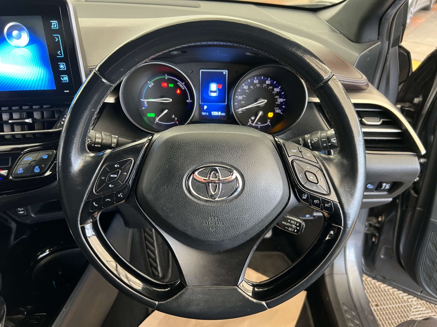 Used Toyota C-HR 2018 for sale - 76601669: Photo 14