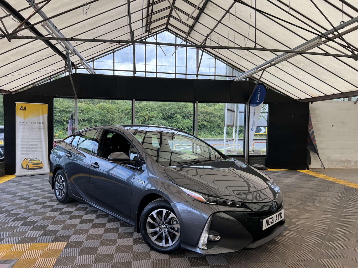 Used Toyota Prius 2021 for sale - 76064547: Photo 1