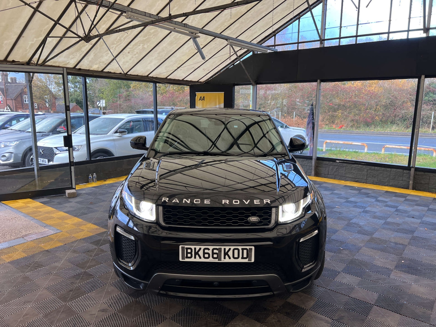 Used Land Rover Range Rover Evoque 2016 for sale - 76511111: Photo 2