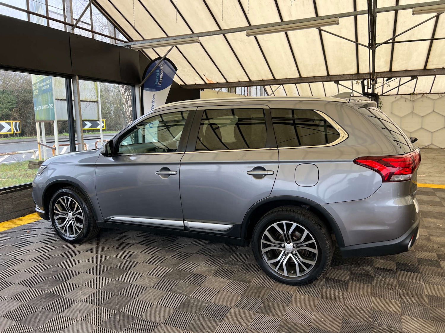 Used Mitsubishi Outlander 2017 for sale - 77702638: Photo 5