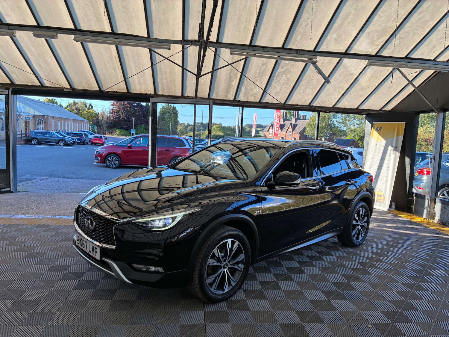 Used Infiniti QX30 2017 for sale - 76035994: Photo 4