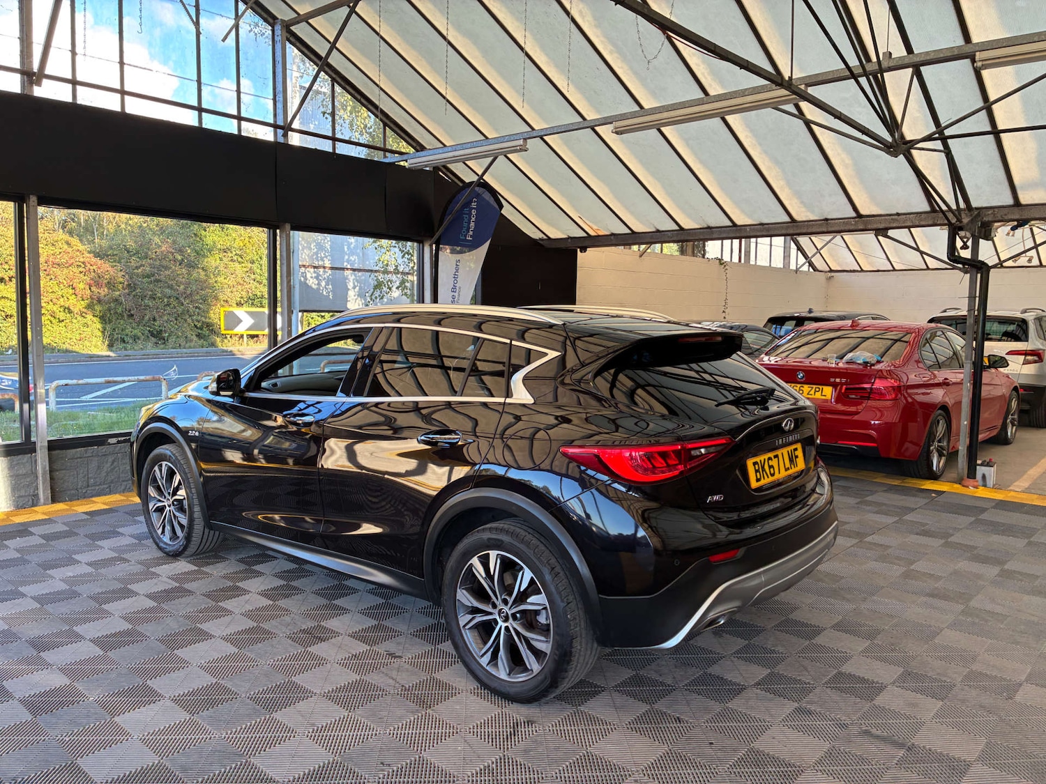Used Infiniti QX30 2017 for sale - 76035994: Photo 6