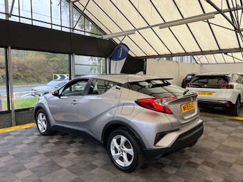 Used Toyota C-HR 2018 for sale - 77079024: Photo