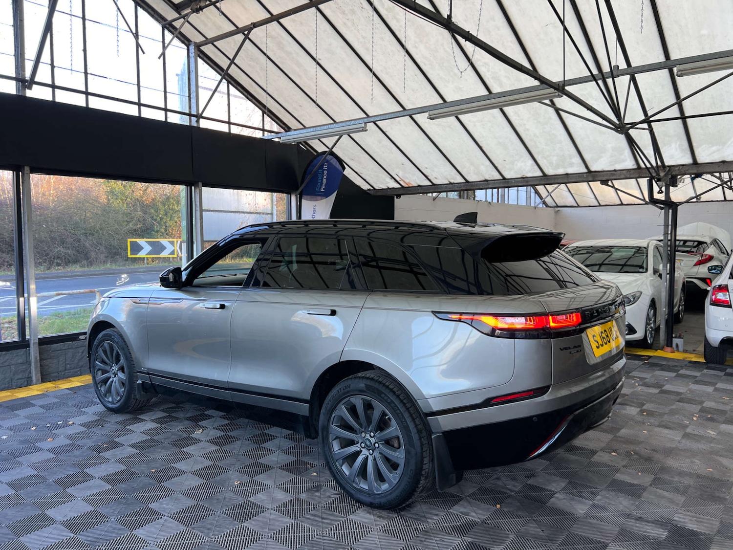 Used Land Rover Range Rover Velar 2018 for sale - 76948216: Photo 5