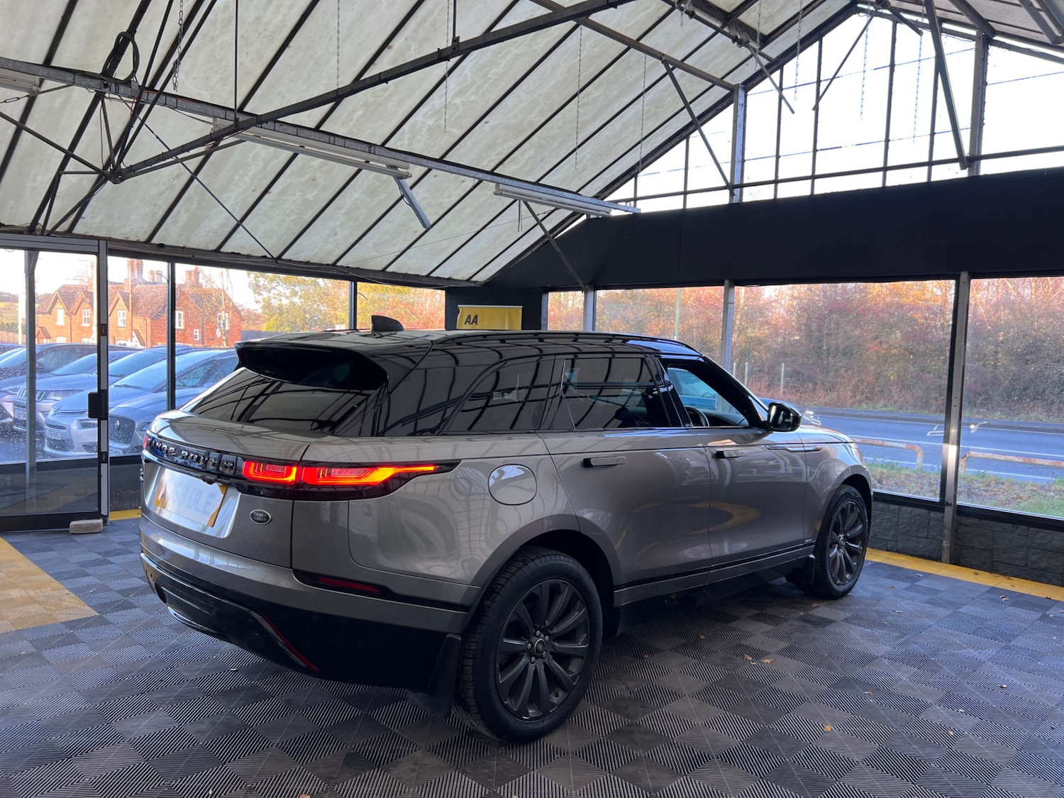 Used Land Rover Range Rover Velar 2018 for sale - 76948216: Photo 7