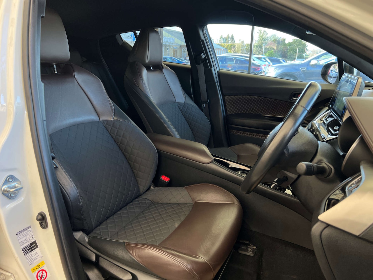 Used Toyota C-HR 2017 for sale - 77844642: Photo 11