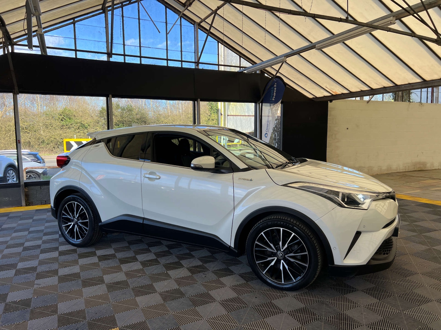 Used Toyota C-HR 2017 for sale - 77844642: Photo 3