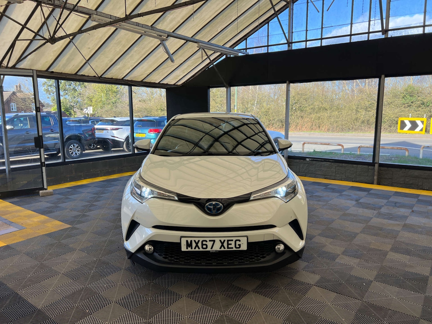 Used Toyota C-HR 2017 for sale - 77844642: Photo 4