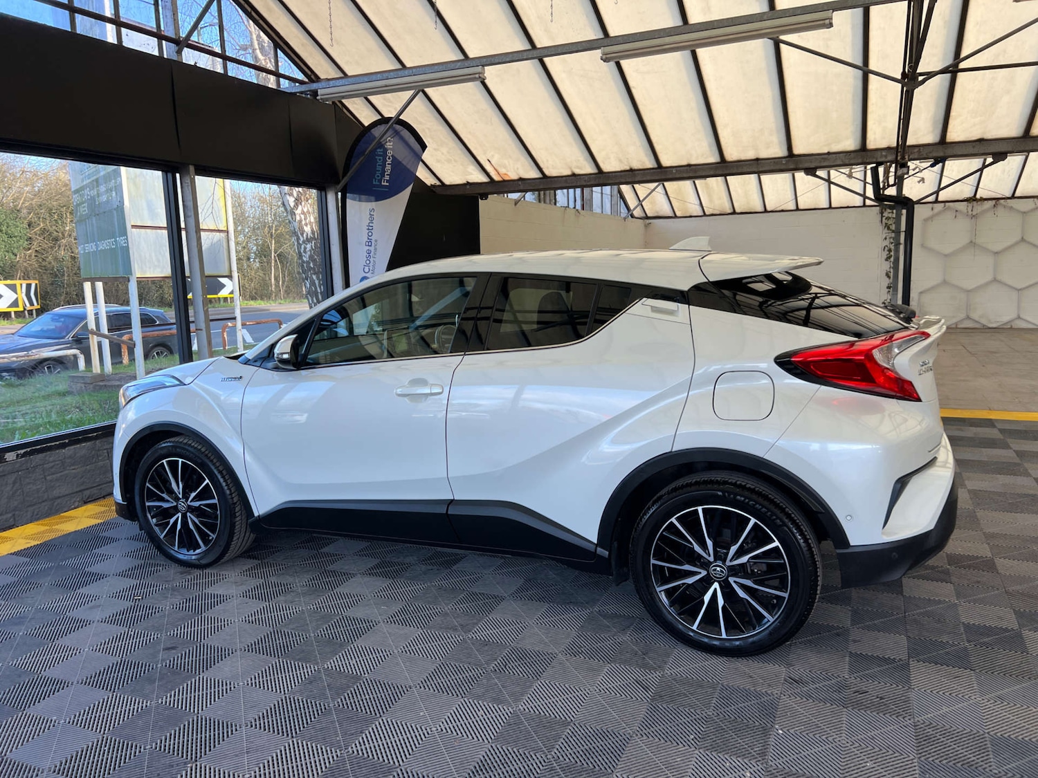 Used Toyota C-HR 2017 for sale - 77844642: Photo 7