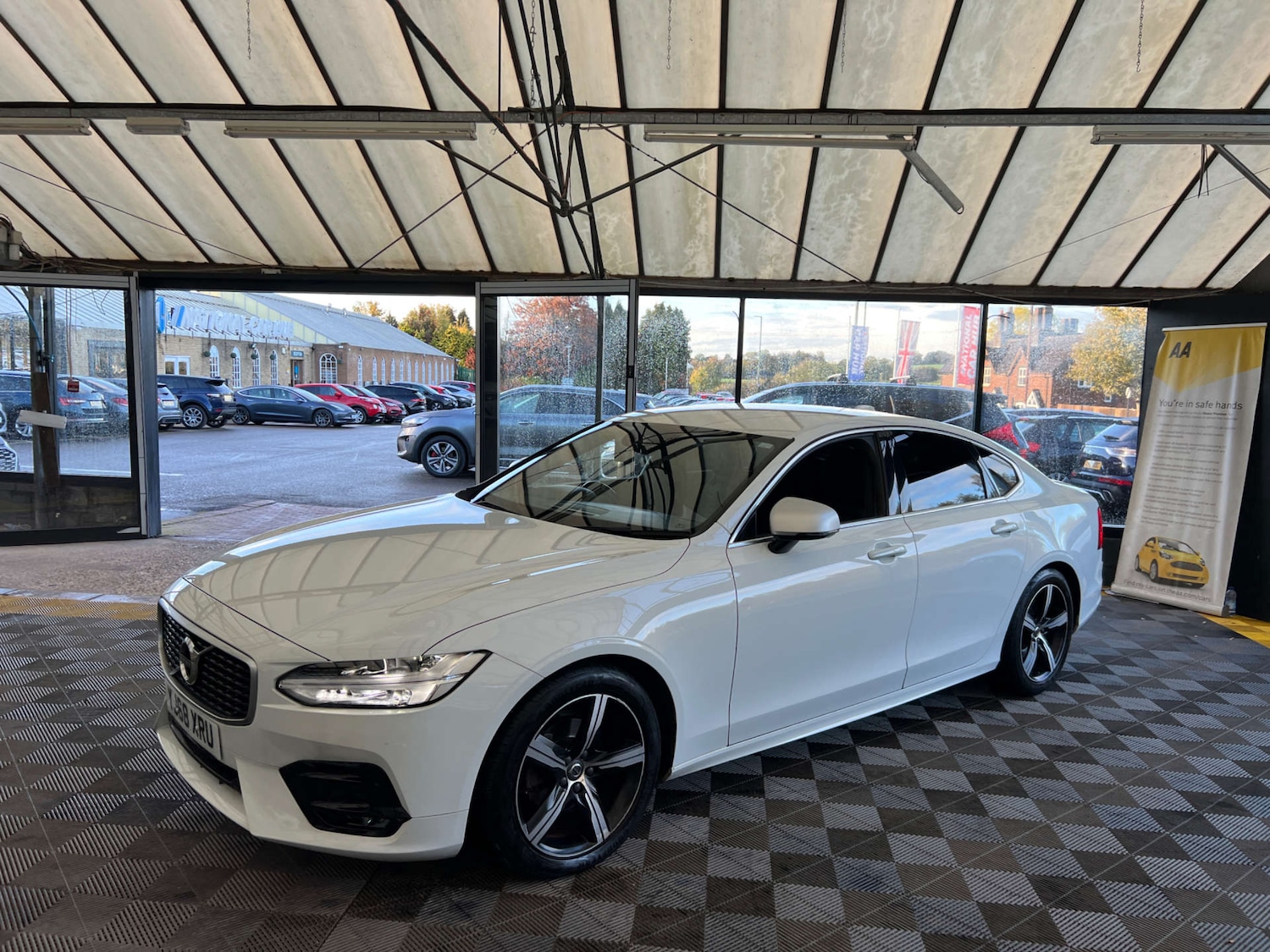 Used Volvo S90 2018 for sale - 76375875: Photo 4