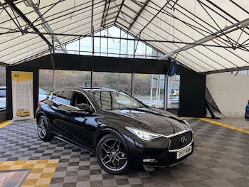 Used Infiniti Q30 2017 for sale - 76477430: Photo