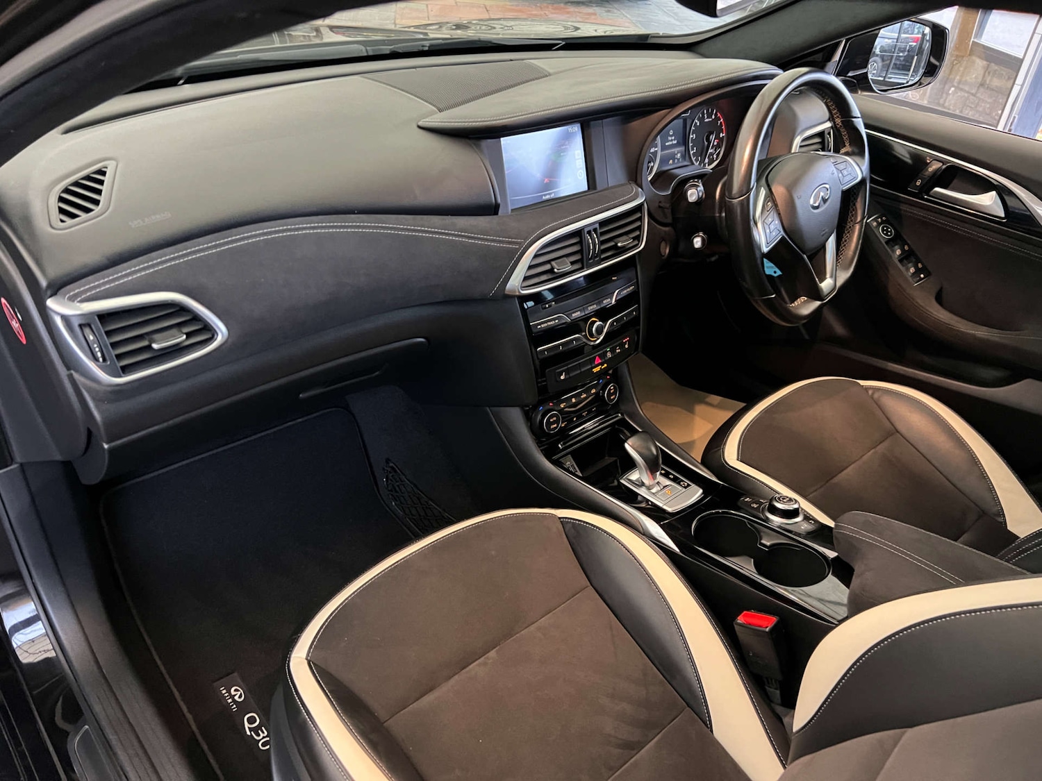 Used Infiniti Q30 2017 for sale - 76477430: Photo 27