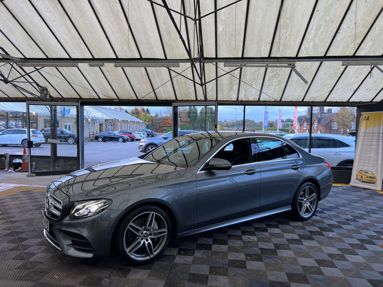 Used Mercedes-Benz E Class 2017 for sale - 76520321: Photo 4