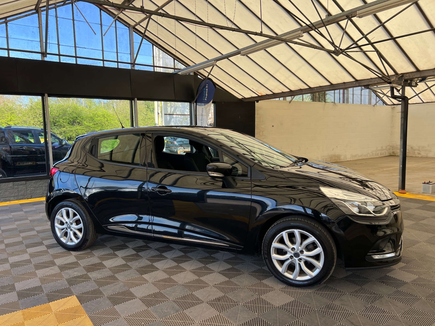 Used Renault Clio 2017 for sale - 78155654: Photo 3