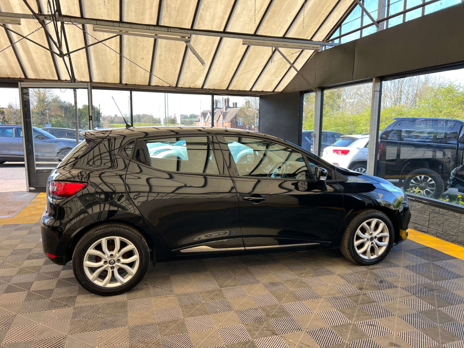 Used Renault Clio 2017 for sale - 78155654: Photo 9