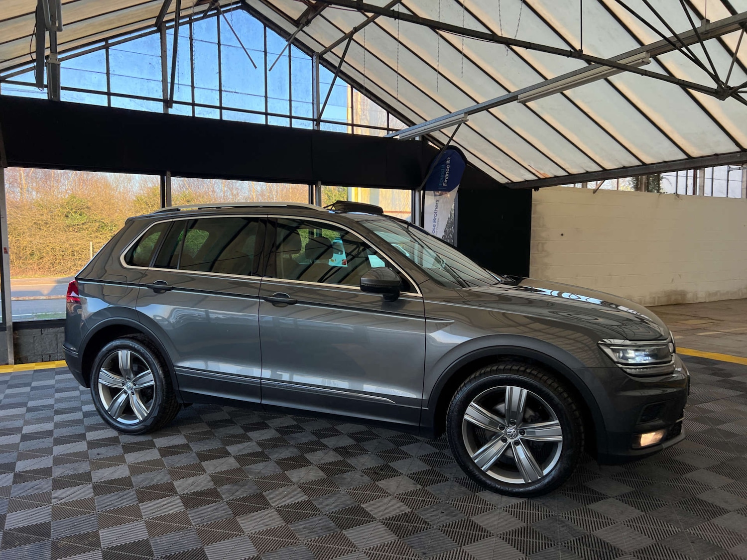 Used Volkswagen Tiguan 2017 for sale - 77750333: Photo 3
