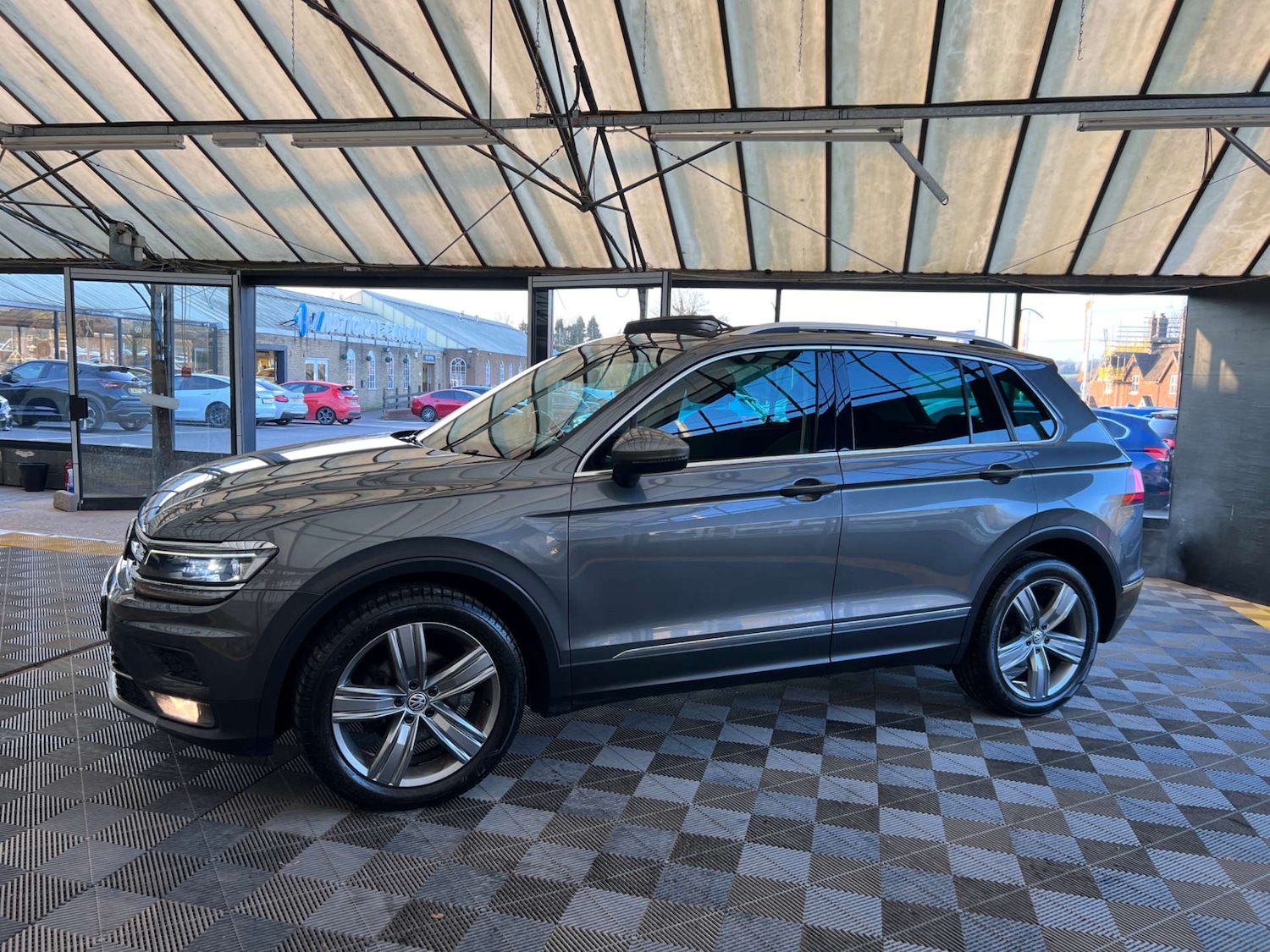 Used Volkswagen Tiguan 2017 for sale - 77750333: Photo 5
