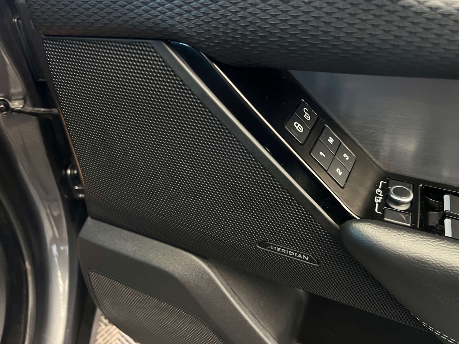 Used Land Rover Range Rover Velar 2018 for sale - 77628821: Photo 15