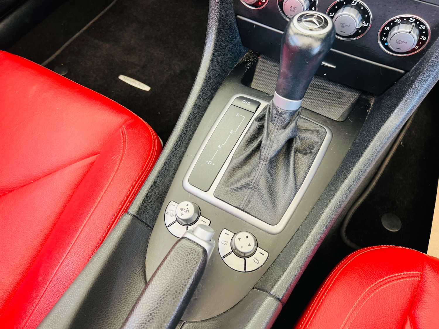 Used Mercedes-Benz SLK 2011 for sale - 76859426: Photo 24