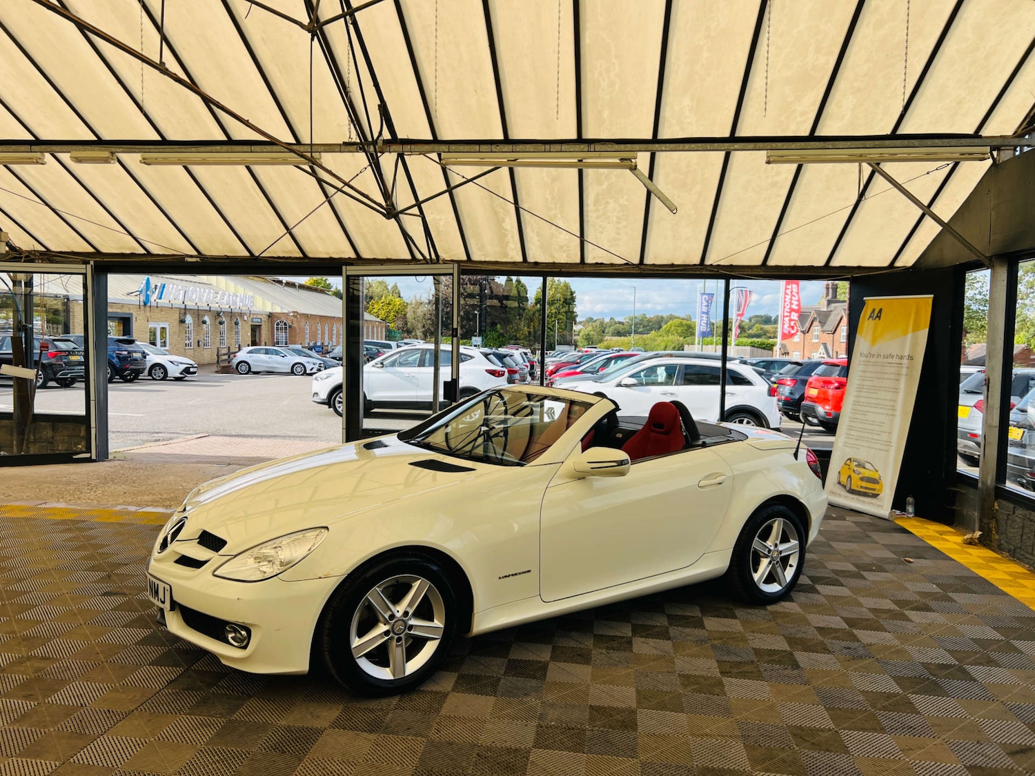 Used Mercedes-Benz SLK 2011 for sale - 76859426: Photo 4
