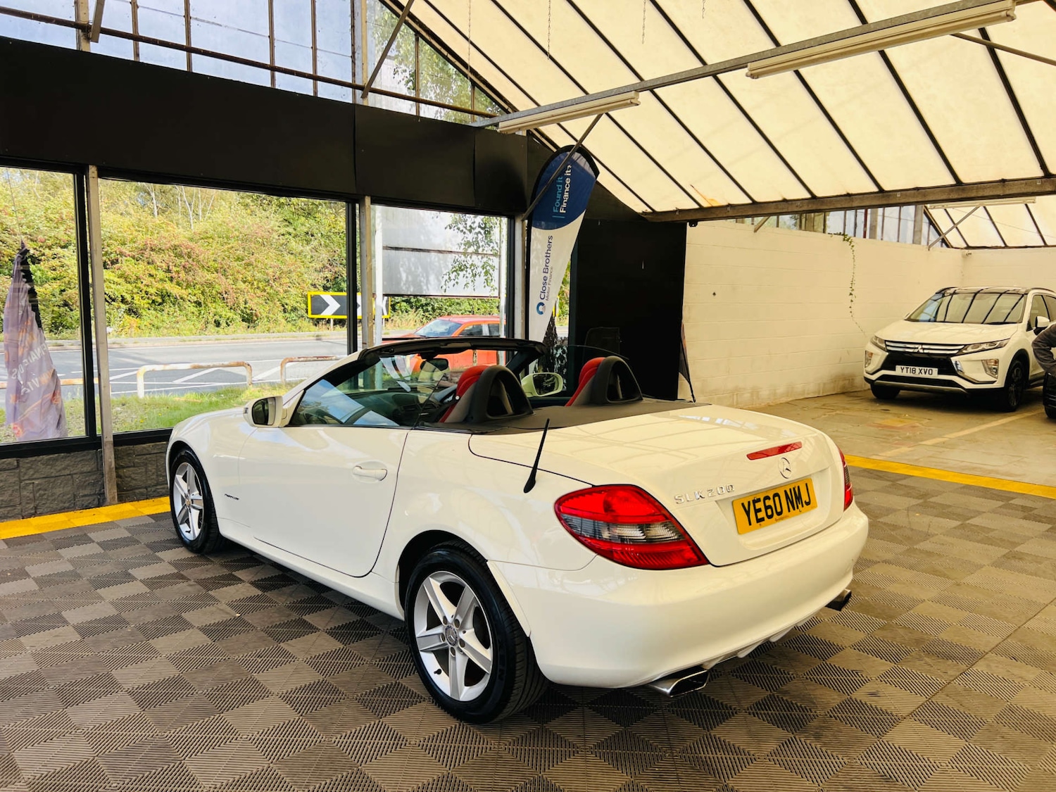 Used Mercedes-Benz SLK 2011 for sale - 76859426: Photo 9