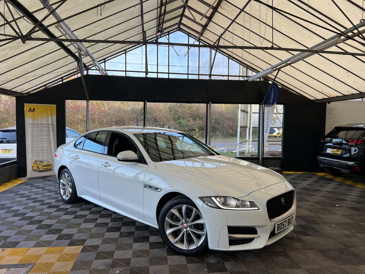 Used Jaguar XF 2018 for sale - 76571354: Photo 1