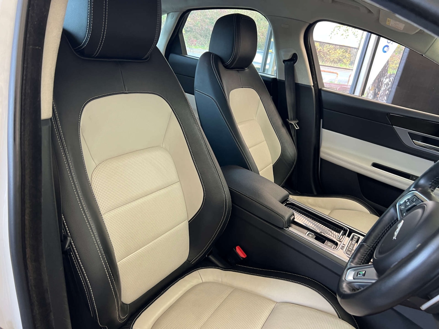 Used Jaguar XF 2018 for sale - 76571354: Photo 10