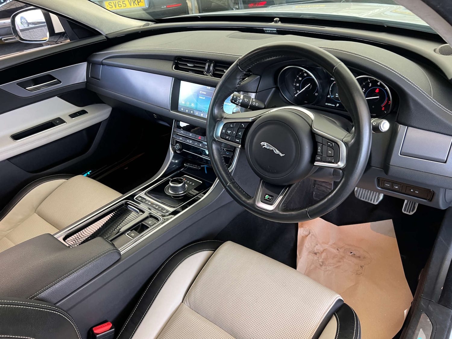 Used Jaguar XF 2018 for sale - 76571354: Photo 14