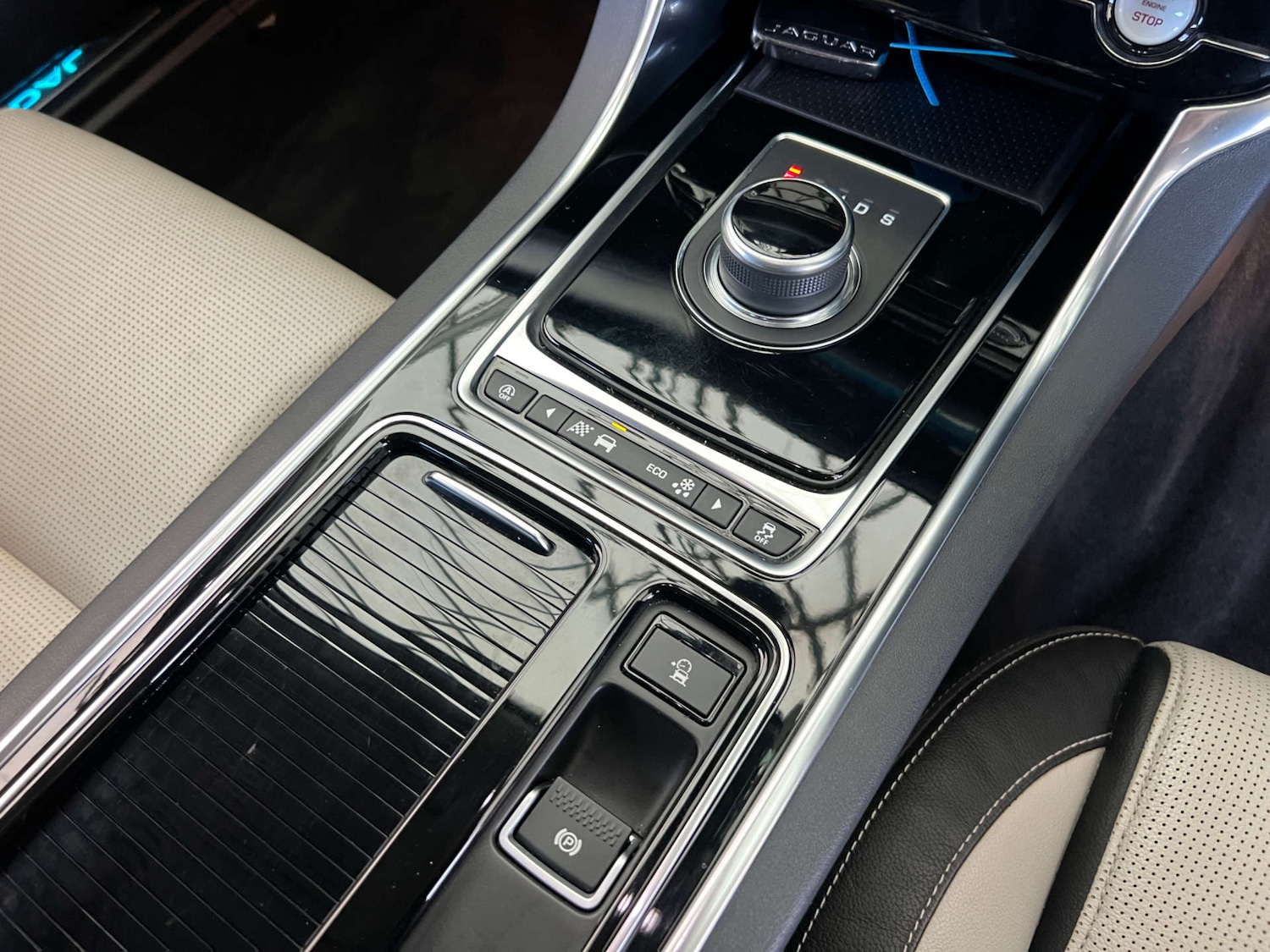 Used Jaguar XF 2018 for sale - 76571354: Photo 15