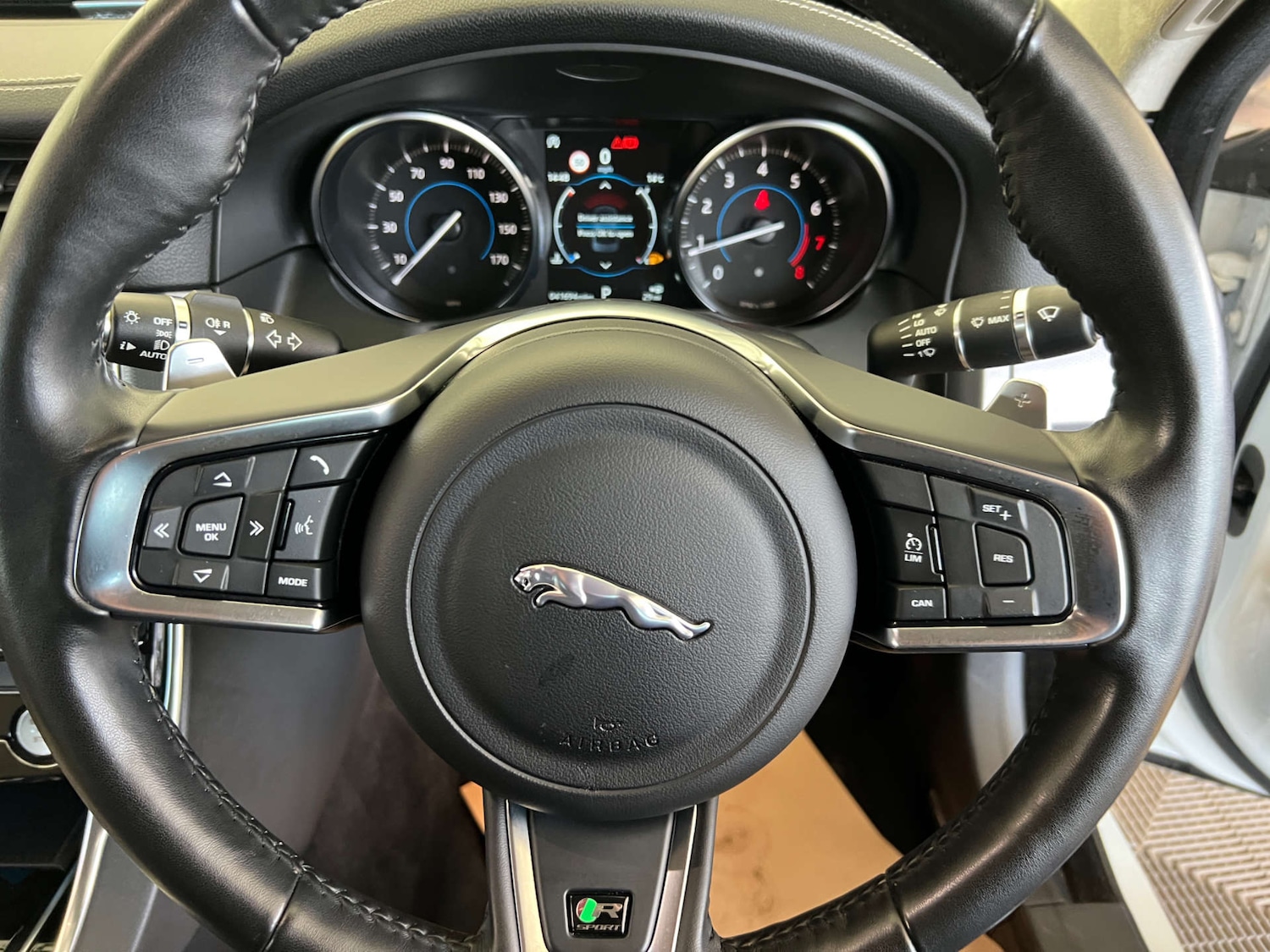 Used Jaguar XF 2018 for sale - 76571354: Photo 17