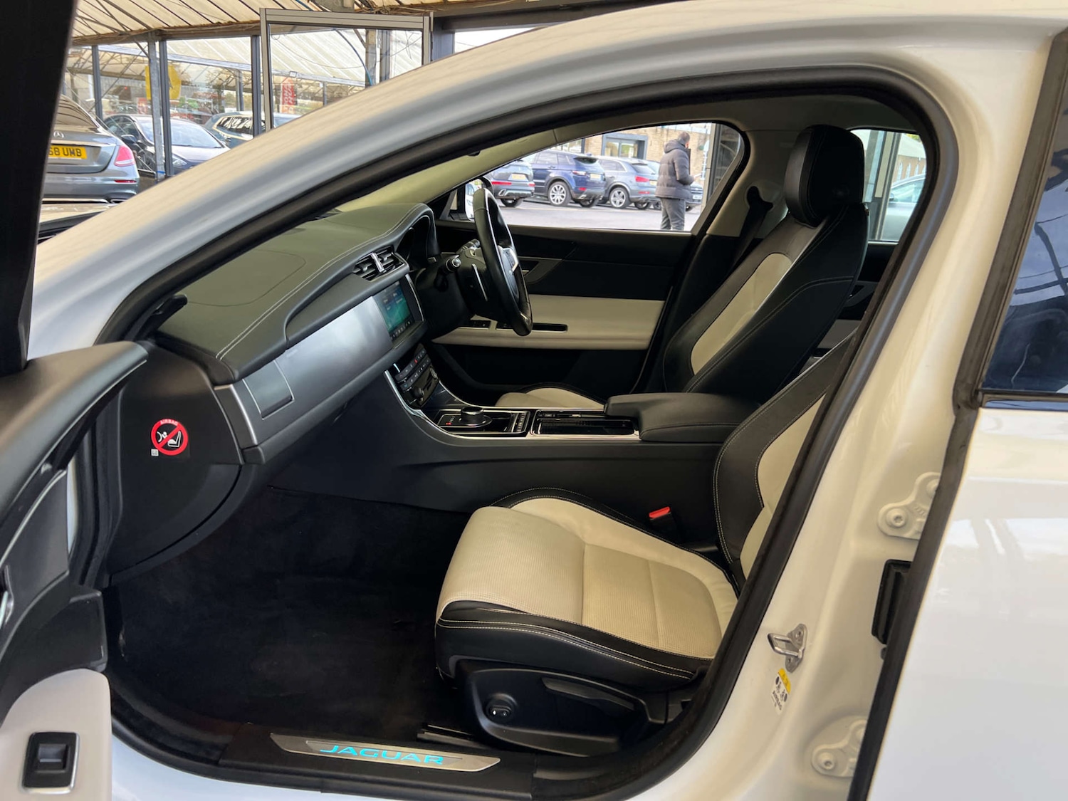 Used Jaguar XF 2018 for sale - 76571354: Photo 24