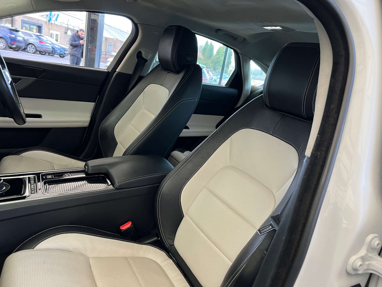 Used Jaguar XF 2018 for sale - 76571354: Photo 26