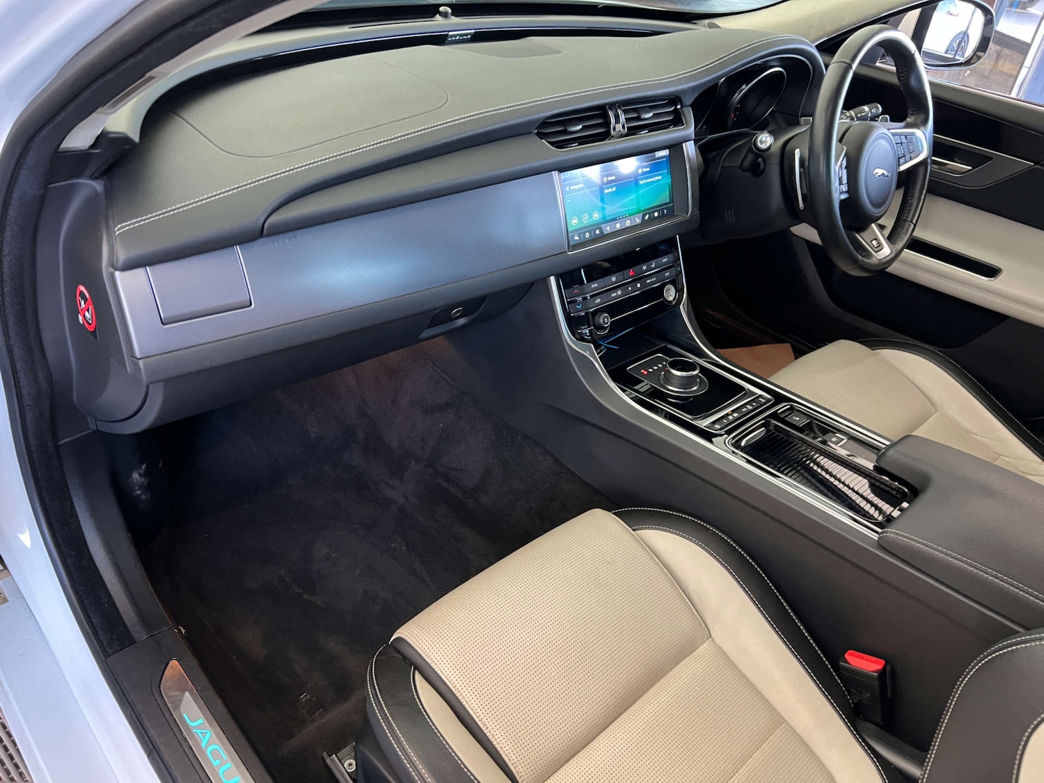 Used Jaguar XF 2018 for sale - 76571354: Photo 27