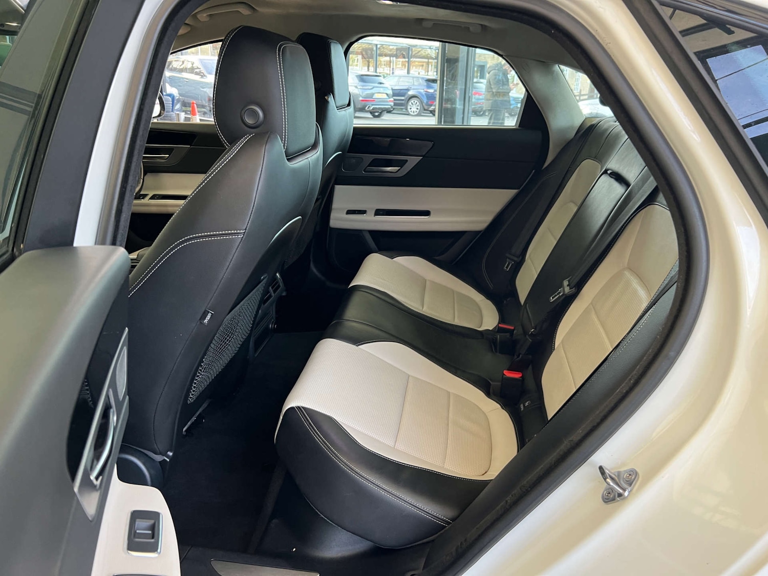 Used Jaguar XF 2018 for sale - 76571354: Photo 28