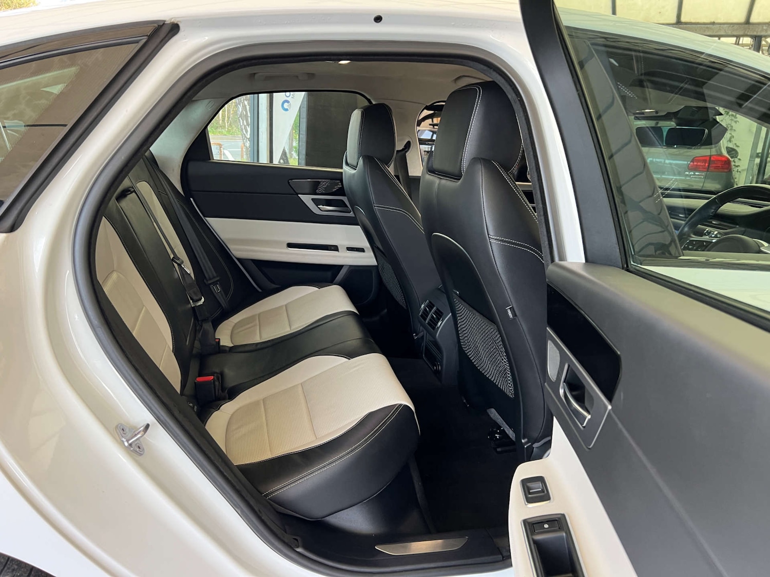 Used Jaguar XF 2018 for sale - 76571354: Photo 29