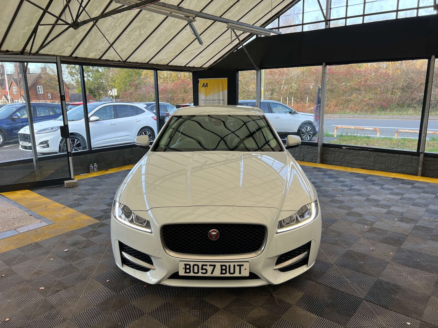 Used Jaguar XF 2018 for sale - 76571354: Photo 3