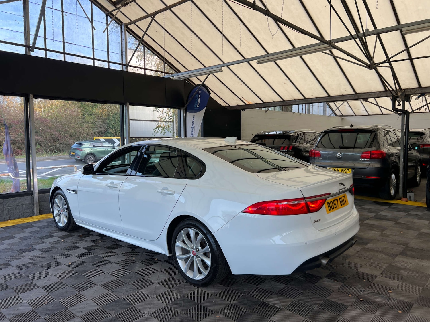 Used Jaguar XF 2018 for sale - 76571354: Photo 5