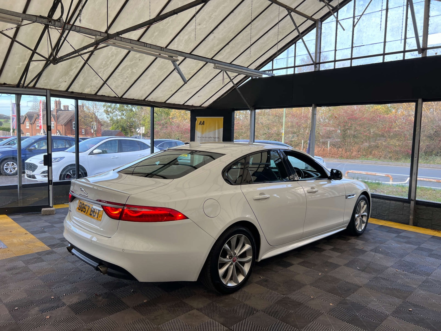 Used Jaguar XF 2018 for sale - 76571354: Photo 8