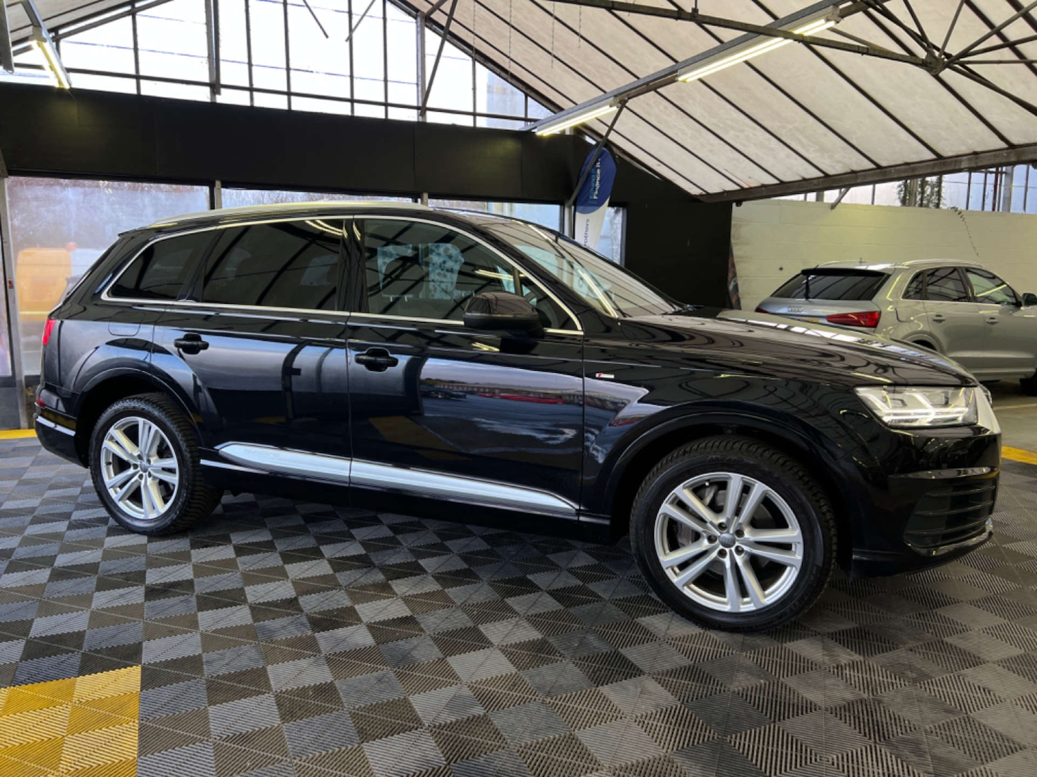 Used Audi Q7 2017 for sale - 77535145: Photo 3