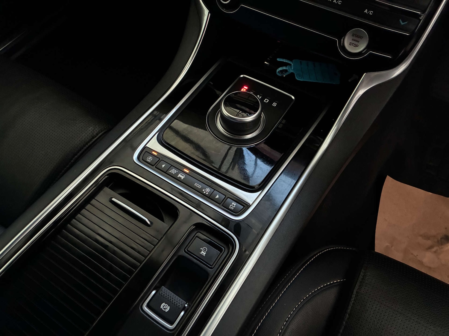 Used Jaguar XE 2019 for sale - 77240430: Photo 17